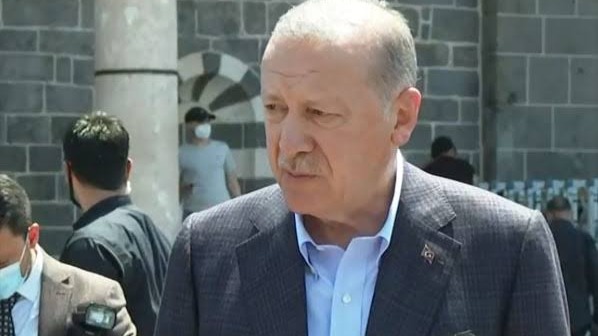 Erdoğan Diyarbakır'da AKP'lilere seslendi: Parti küskünlerini kazanın